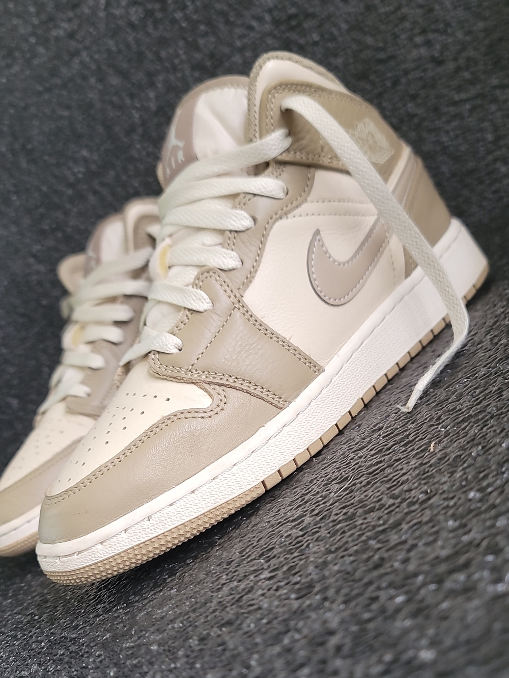 Nike Air Jordan 1 Mid 🔥"Legend Brown" 🔥 Wmns 6.5 Fast Shipling.